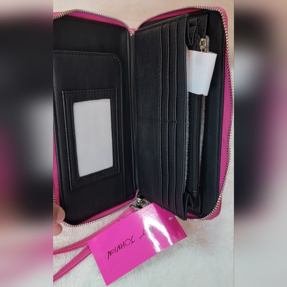 Betsey Johnson Azalea Rosebud XO Quilted Heart Wallet Wristlet NWT - Picture 10 of 12